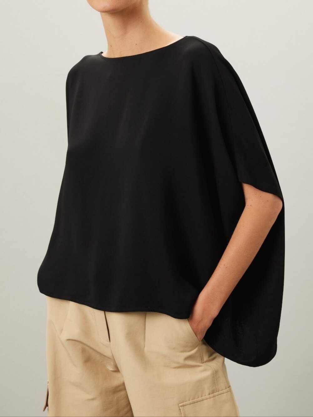 Natori Stretch Crepe Top Short Sleeves Boat Neck Pull-On Size S/M
